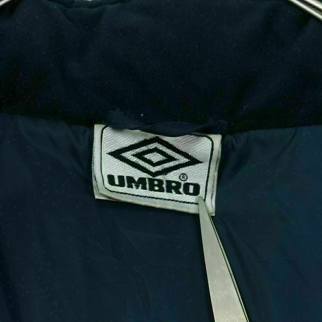 UMBRO(アンブロ)の【希少】アンブロ 90s ナイロンジャケット 中綿 ネイビー L 刺繍ロゴ メンズのジャケット/アウター(ナイロンジャケット)の商品写真