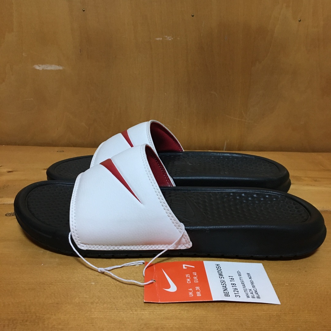 NIKE(ナイキ)の新品 25 NIKE ナイキ ベナッシ サンダル Benassi Swoosh  レディースの靴/シューズ(サンダル)の商品写真