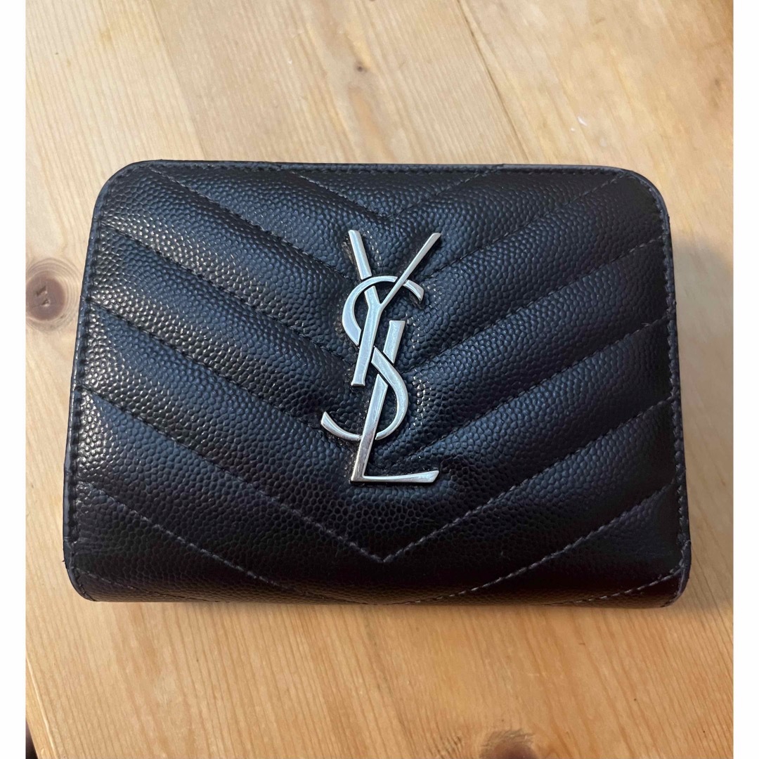 Yves Saint Laurent(イヴサンローラン)の正規品　イヴ・サンローラン　二つ折り財布　黒 レディースのファッション小物(財布)の商品写真