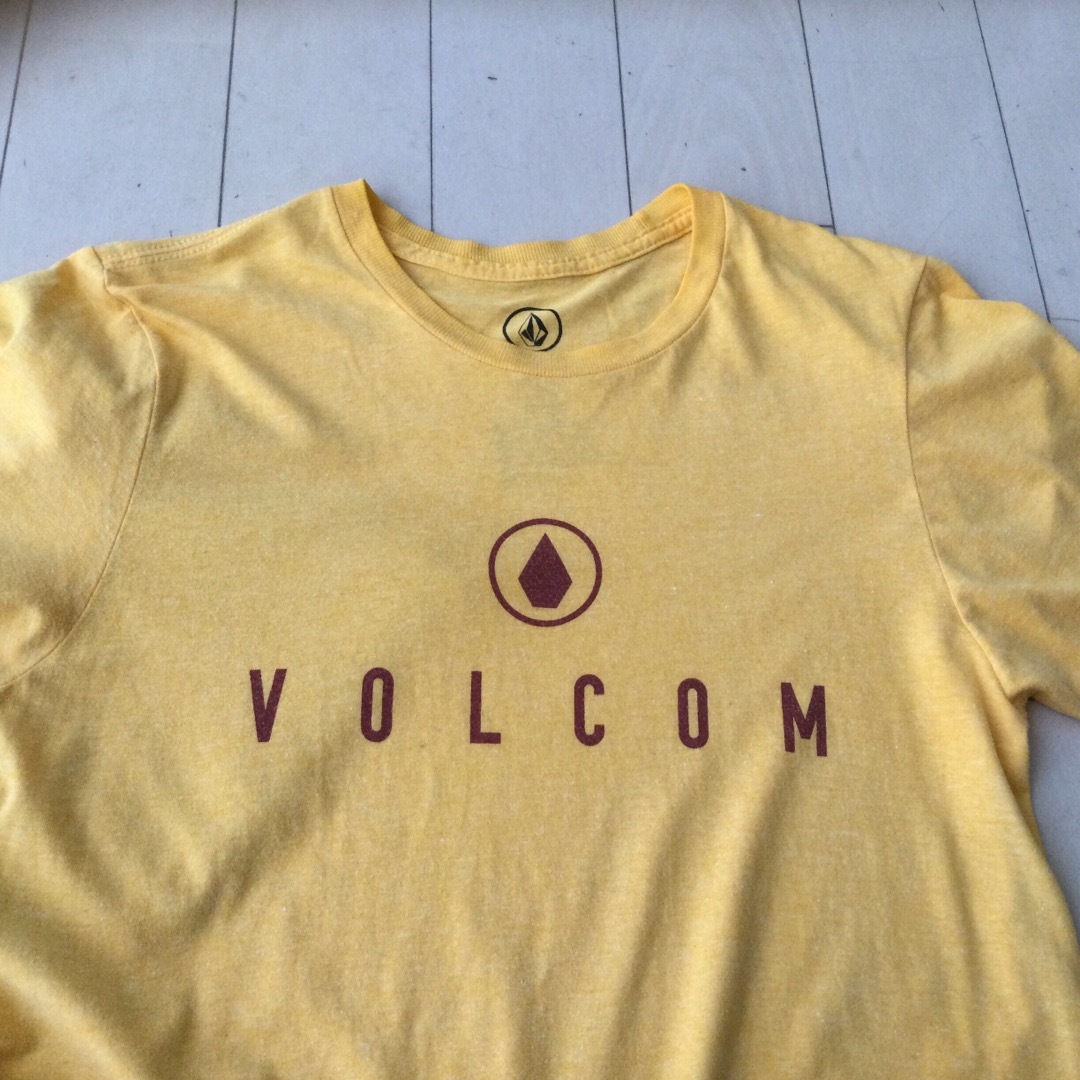 volcom(ボルコム)のVolcom ボルコム　半袖Tシャツ　２枚セット　メンズS キッズXL  メンズのトップス(Tシャツ/カットソー(半袖/袖なし))の商品写真
