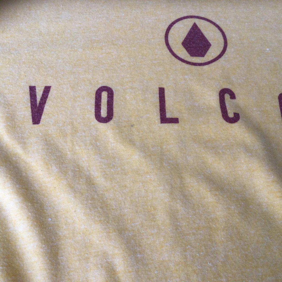 volcom(ボルコム)のVolcom ボルコム　半袖Tシャツ　２枚セット　メンズS キッズXL  メンズのトップス(Tシャツ/カットソー(半袖/袖なし))の商品写真