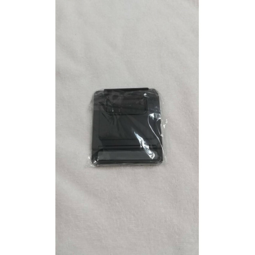 スマホスタンド　ブラック　折りたたみ　タブレット　薄型　iPhone　角度調節 スマホ/家電/カメラのスマホアクセサリー(その他)の商品写真