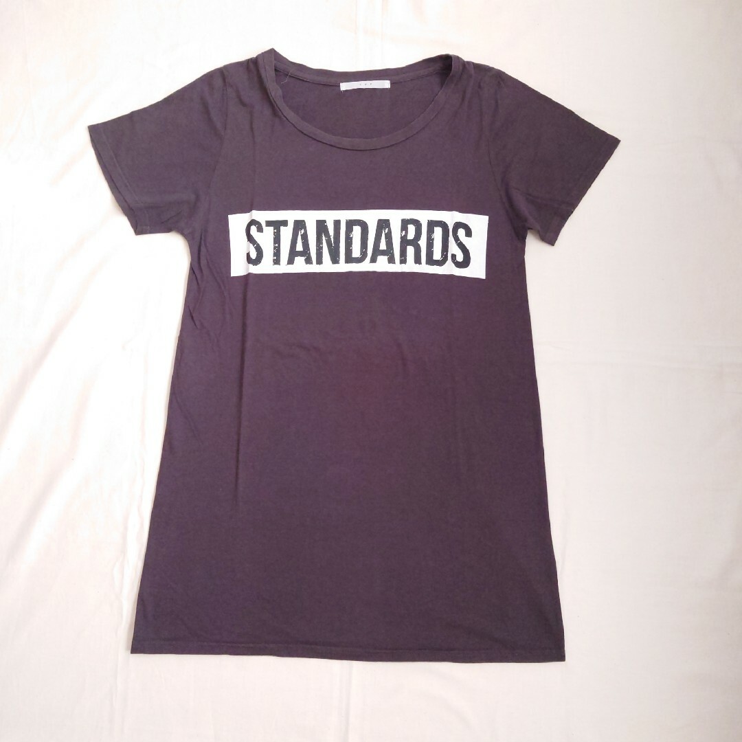 KBF(ケービーエフ)のKBF　ケービーエフ　STANDARDSプリントTシャツ　半袖Tシャツ レディースのトップス(Tシャツ(半袖/袖なし))の商品写真