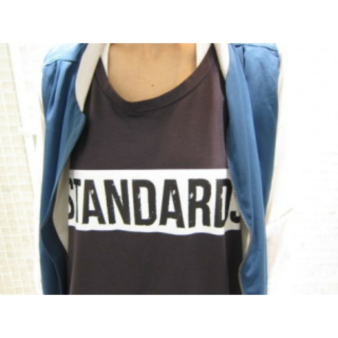 KBF(ケービーエフ)のKBF　ケービーエフ　STANDARDSプリントTシャツ　半袖Tシャツ レディースのトップス(Tシャツ(半袖/袖なし))の商品写真