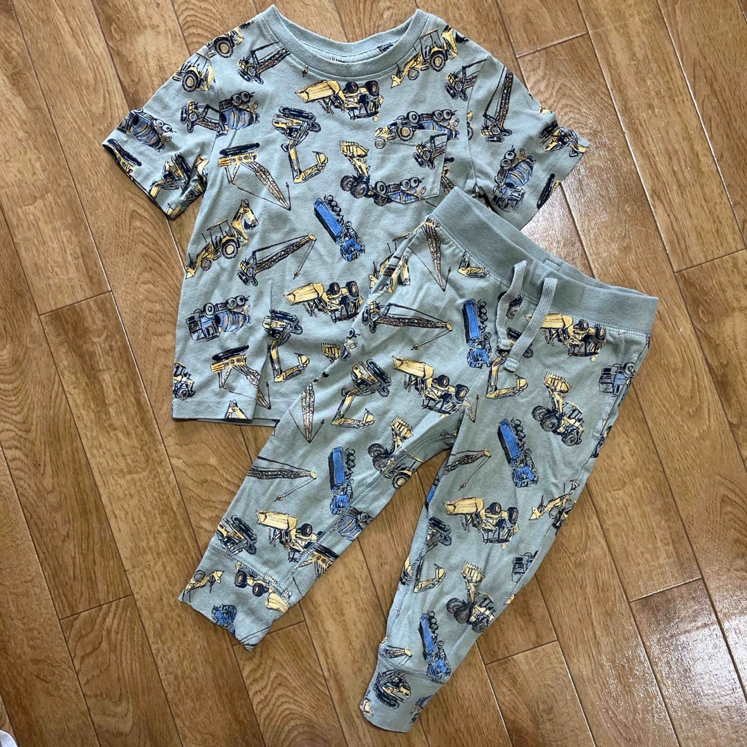 GAP(ギャップ)のgap セットアップ キッズ/ベビー/マタニティのキッズ服女の子用(90cm~)(Tシャツ/カットソー)の商品写真