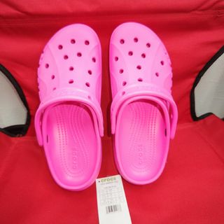 クロックス(crocs)の新品 CROCS 厚底サンダル スポーツサンダル 24cm(サンダル)