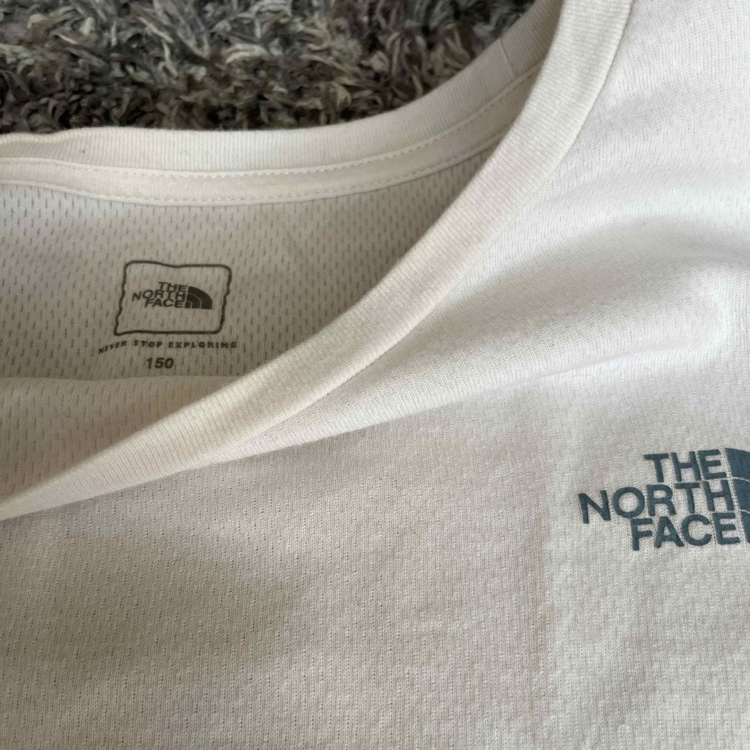 THE NORTH FACE(ザノースフェイス)のノースフェイス150Tシャツ キッズ/ベビー/マタニティのキッズ服女の子用(90cm~)(Tシャツ/カットソー)の商品写真