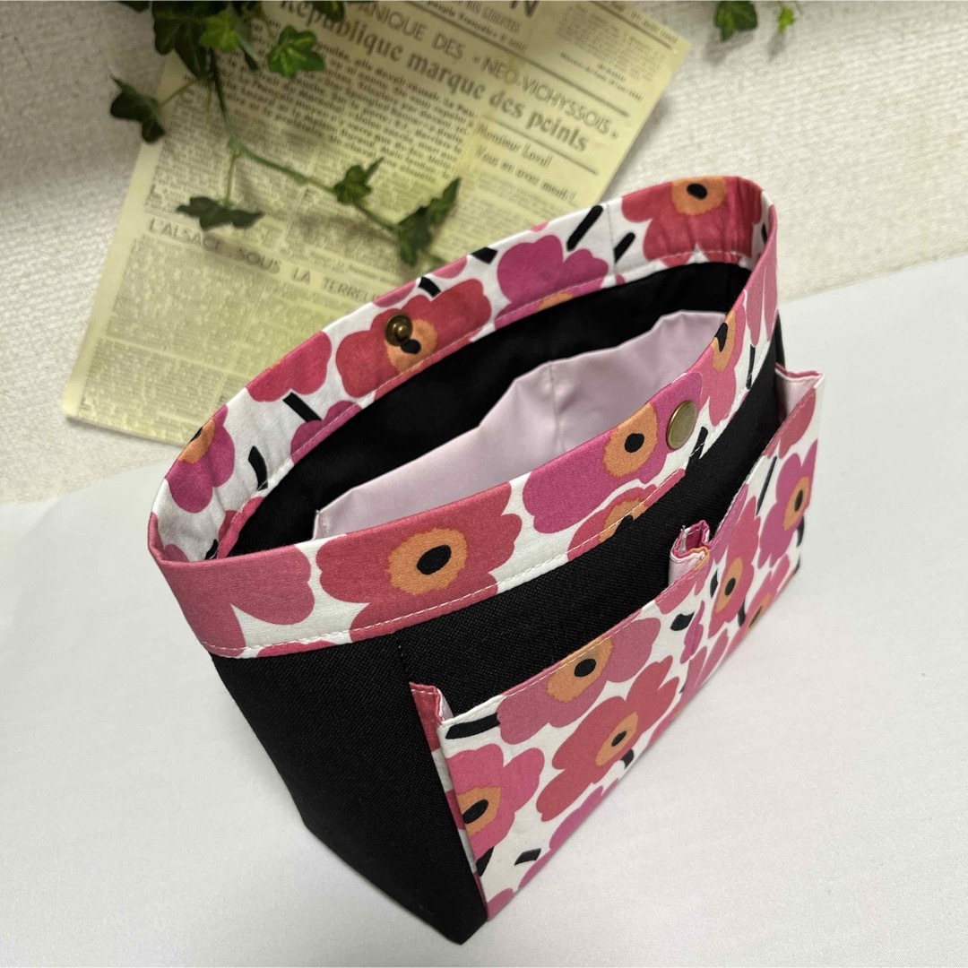 バッグインバッグ◆北欧風花柄ピンク&ブラック帆布◆ハンドメイド ハンドメイドのファッション小物(バッグ)の商品写真