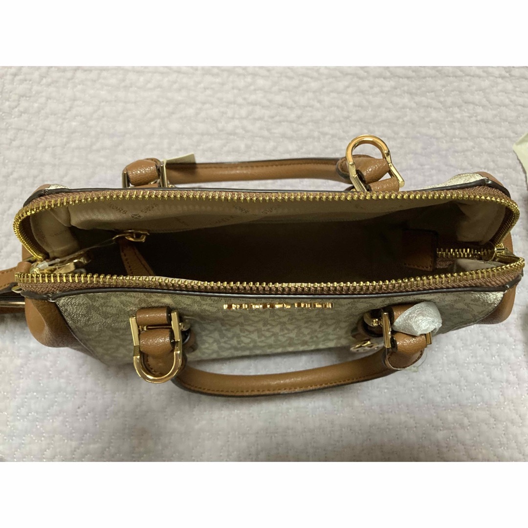 Michael Kors(マイケルコース)の新品未使用！マイケルコース＊ロゴバッグ　2way レディースのバッグ(ハンドバッグ)の商品写真