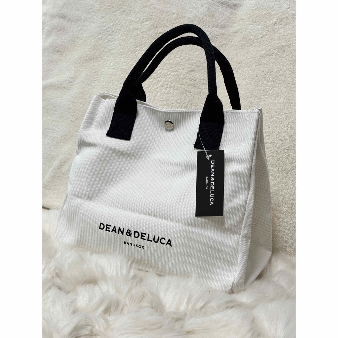 DEAN & DELUCA(ディーンアンドデルーカ)のディーンアンドデルーカ  DEAN&DELUCA  バンコク　トートバッグ　白 レディースのバッグ(トートバッグ)の商品写真