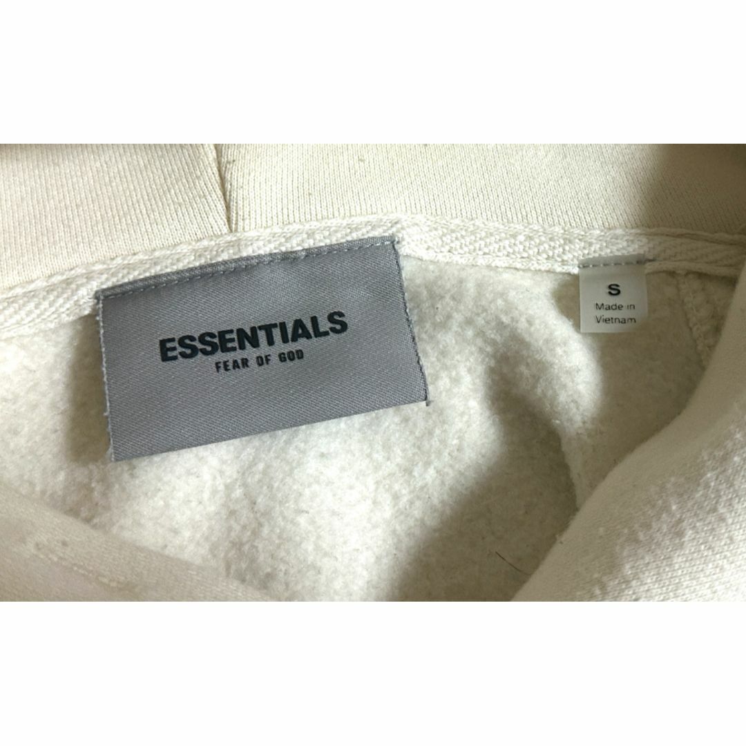 FEAR OF GOD(フィアオブゴッド)のESSENTIALS ☆ FEAR OF GOD フロントロゴ パーカー 白 メンズのトップス(パーカー)の商品写真