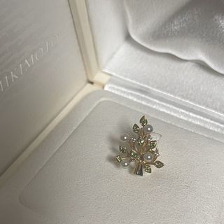 ミキモト(MIKIMOTO)の【超美品】ミキモトK18デマントイドガーネットダイヤモンドブローチ(ブローチ/コサージュ)