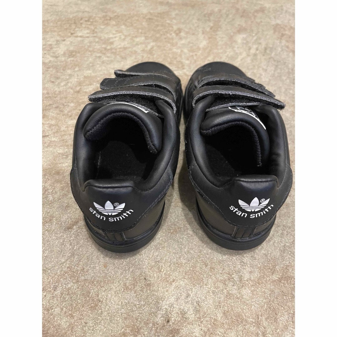 adidas(アディダス)のadidas アディダス　キッズ　スニーカー キッズ/ベビー/マタニティのキッズ靴/シューズ(15cm~)(スニーカー)の商品写真