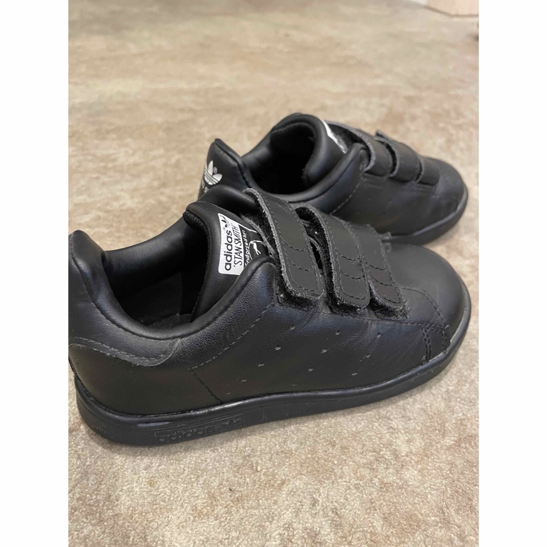 adidas(アディダス)のadidas アディダス　キッズ　スニーカー キッズ/ベビー/マタニティのキッズ靴/シューズ(15cm~)(スニーカー)の商品写真