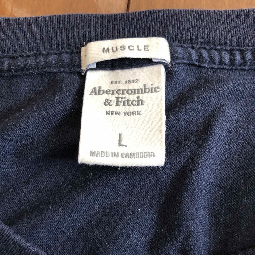 Abercrombie&Fitch(アバクロンビーアンドフィッチ)のアバクロンビーアンドフィッチ　Tシャツ メンズのトップス(Tシャツ/カットソー(半袖/袖なし))の商品写真