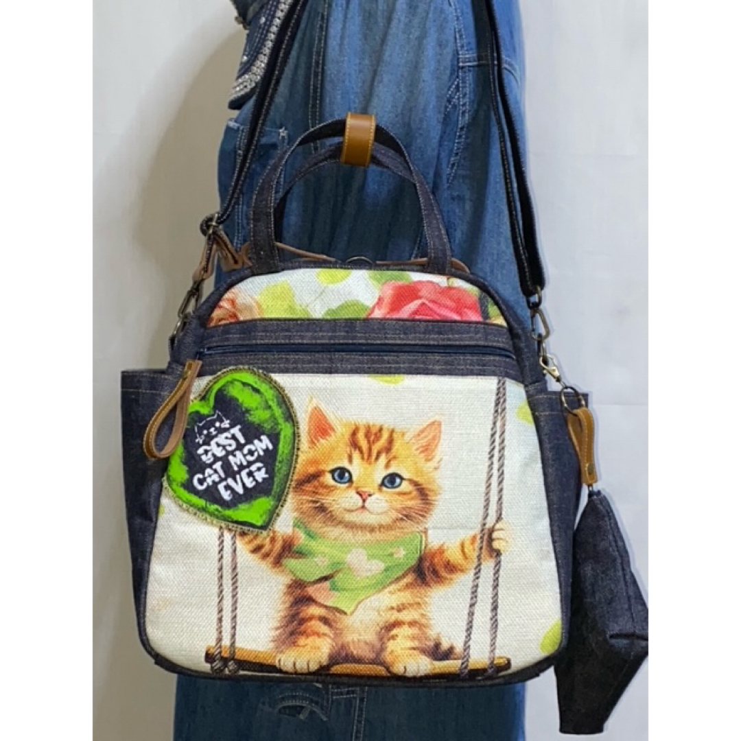 ハンドメイド☆岡山デニム☆ステンシル☆トラネコ☆猫☆4wayボストンバッグ レディースのバッグ(ショルダーバッグ)の商品写真