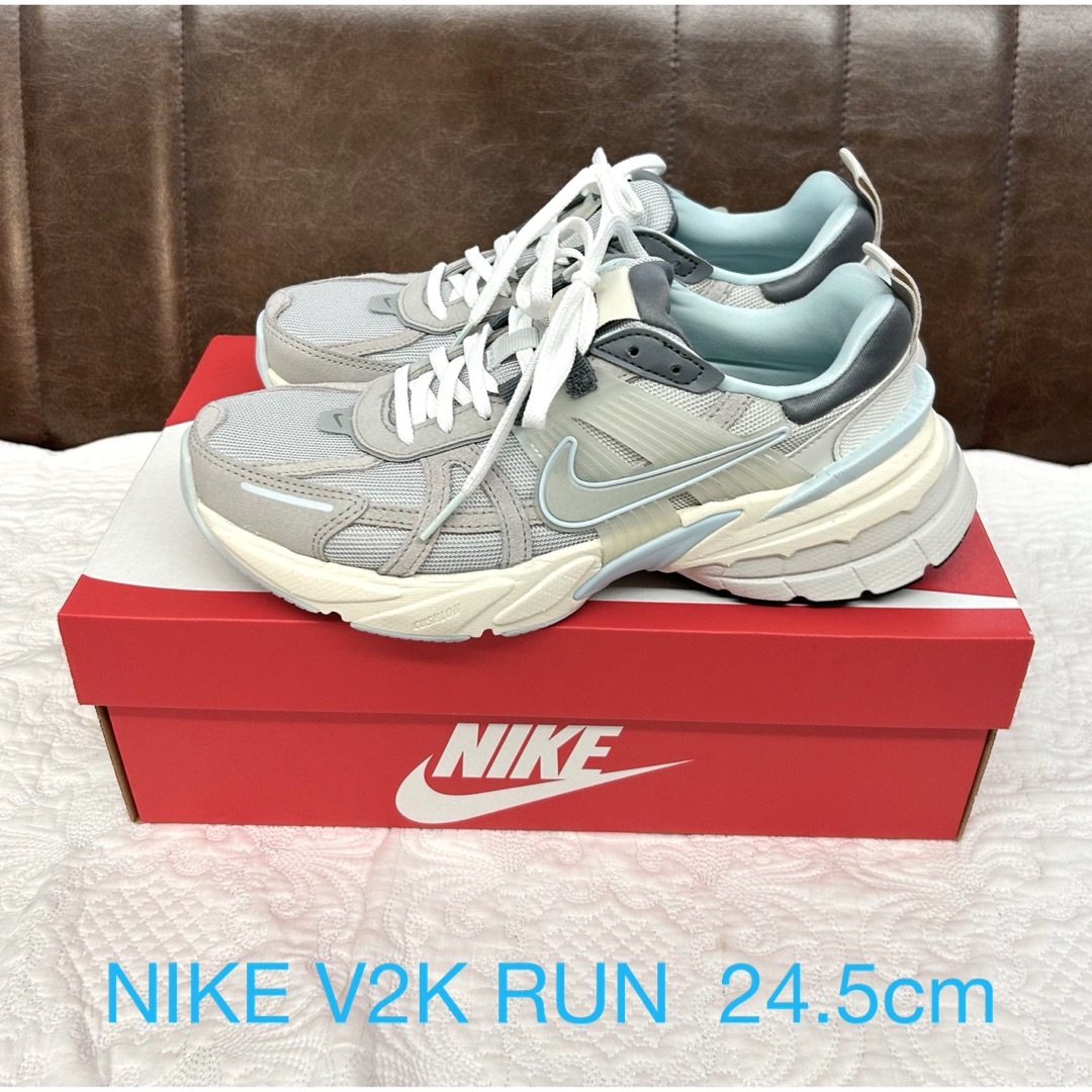 NIKE(ナイキ)のNIKE ナイキ V2K RUN スニーカー 24.5  レディースの靴/シューズ(スニーカー)の商品写真