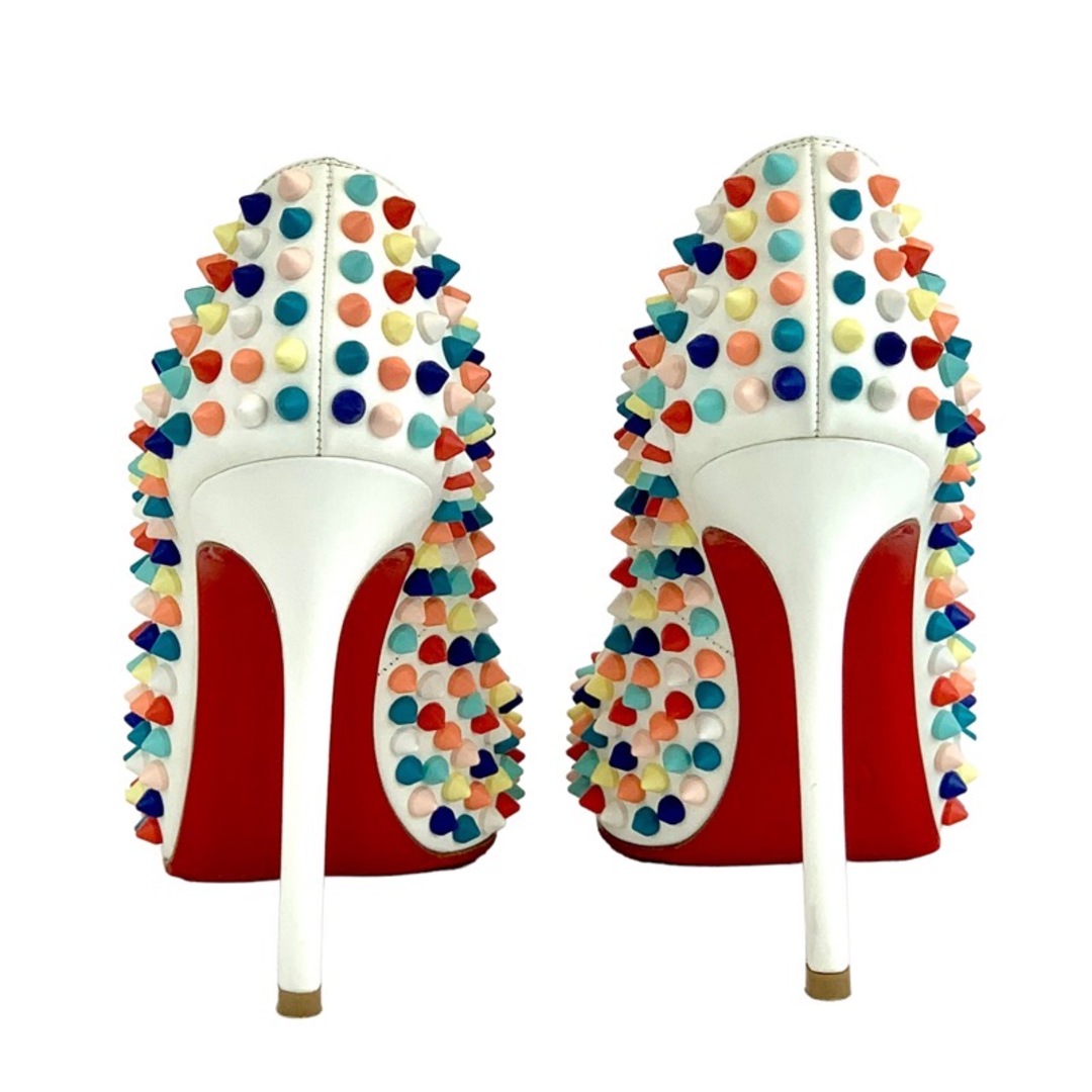 Christian Louboutin(クリスチャンルブタン)のクリスチャンルブタン Christian Louboutin パンプス 靴 シューズ レザー ホワイト マルチカラー スパイク スタッズ レディースの靴/シューズ(ハイヒール/パンプス)の商品写真