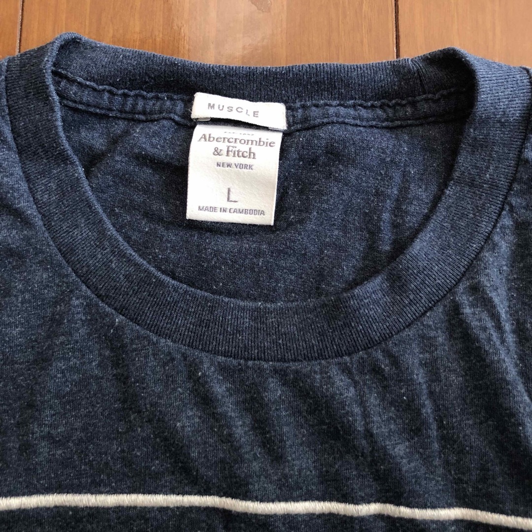 Abercrombie&Fitch(アバクロンビーアンドフィッチ)のアバクロンビーアンドフィッチ　Tシャツ メンズのトップス(Tシャツ/カットソー(半袖/袖なし))の商品写真