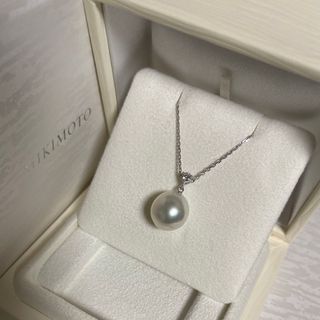 ミキモト(MIKIMOTO)の【美品】ミキモト大玉白蝶ペンダントトップ12.5mmダイヤ付き k18(ネックレス)