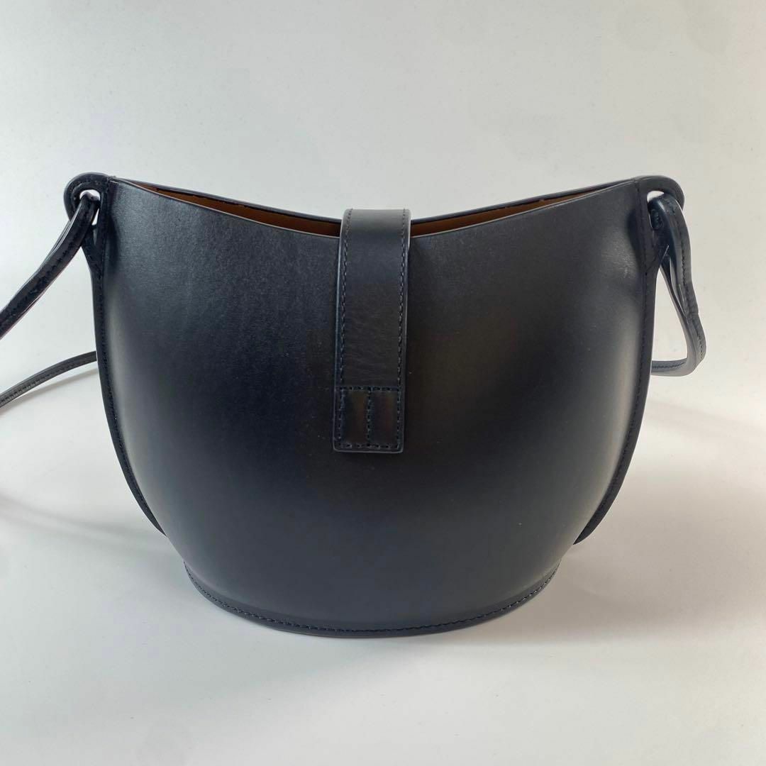 LOEWE(ロエベ)の美品 ロエベ LOEWE モールド バケットバッグ A546Z49X01 レディースのバッグ(ショルダーバッグ)の商品写真