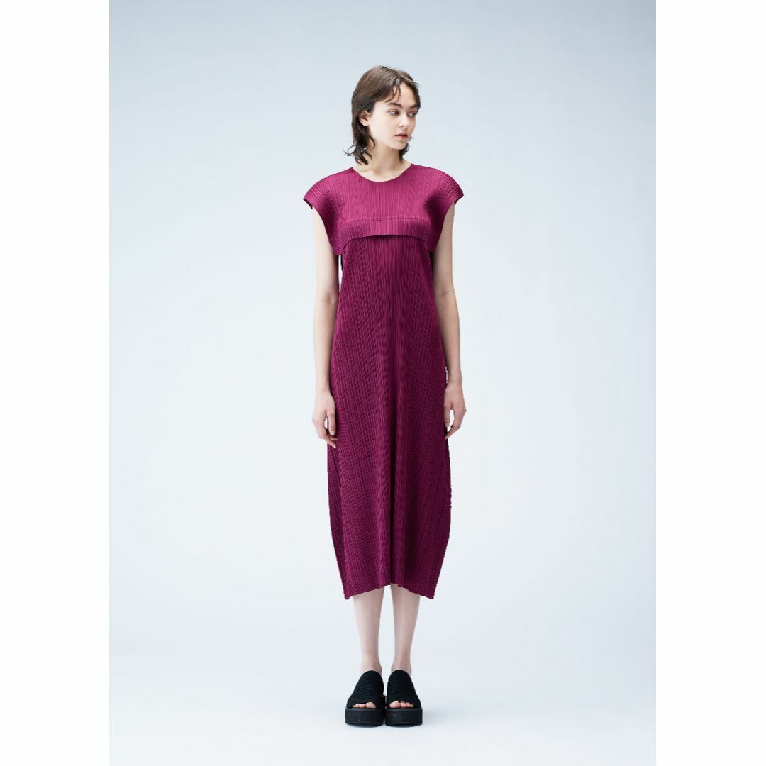 PLEATS PLEASE ISSEY MIYAKE(プリーツプリーズイッセイミヤケ)のPLEATS PLEASE ISSEY MIYAKE 丸首ワンピース レディースのワンピース(ロングワンピース/マキシワンピース)の商品写真