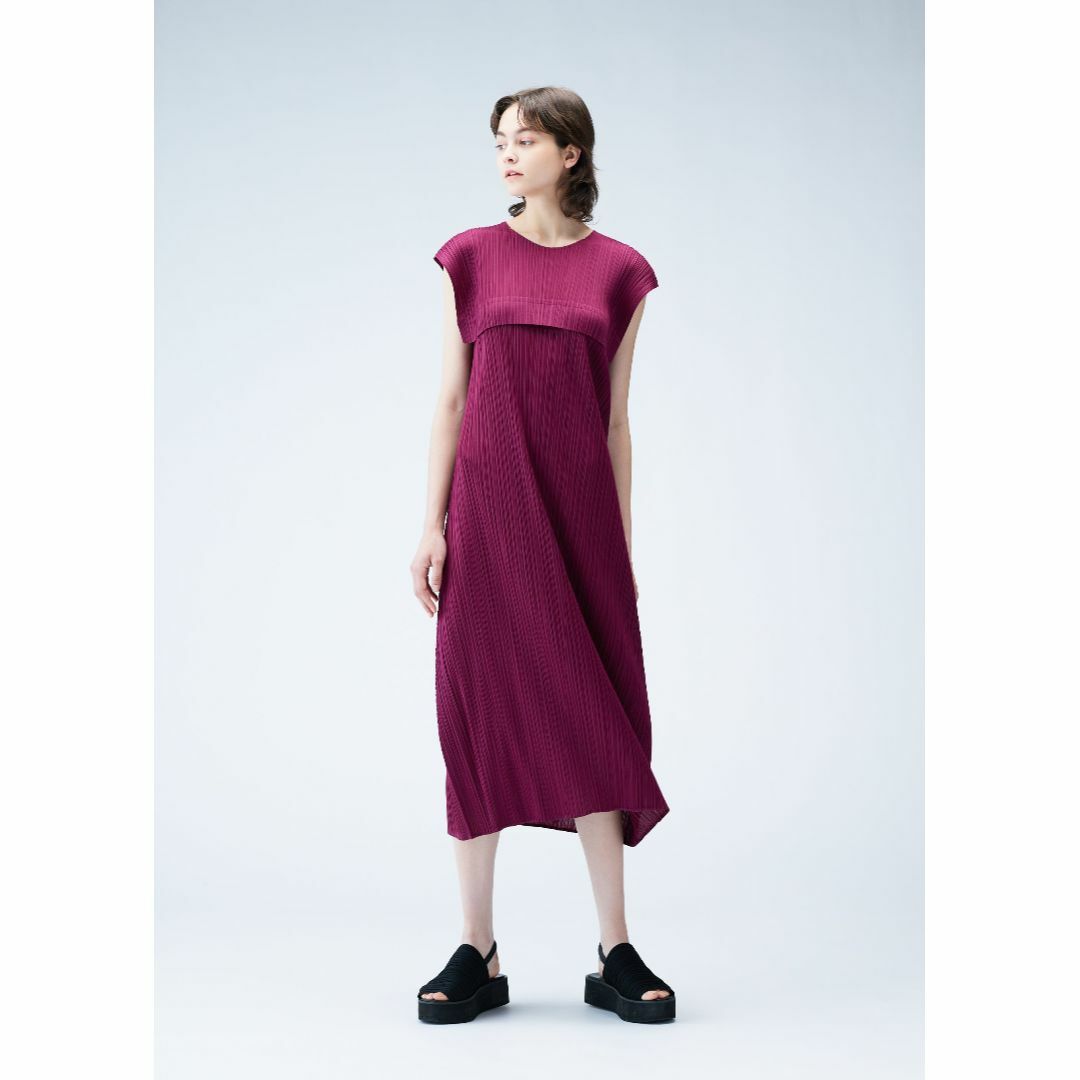 PLEATS PLEASE ISSEY MIYAKE(プリーツプリーズイッセイミヤケ)のPLEATS PLEASE ISSEY MIYAKE 丸首ワンピース レディースのワンピース(ロングワンピース/マキシワンピース)の商品写真