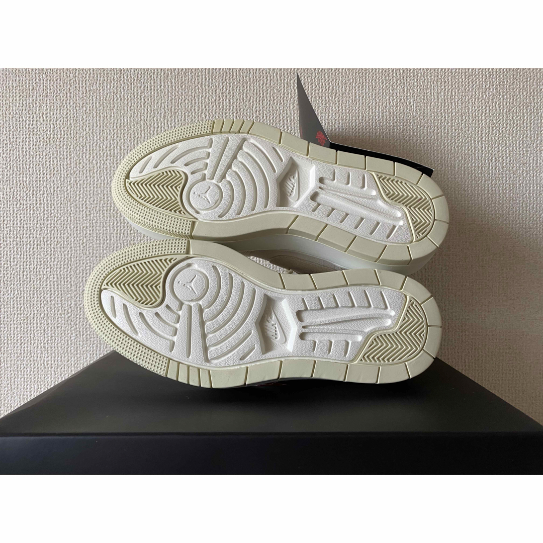 Jordan Brand（NIKE）(ジョーダン)のナイキ ウィメンズ エアジョーダン1 ロー エレベート ベージュ 24cm レディースの靴/シューズ(スニーカー)の商品写真