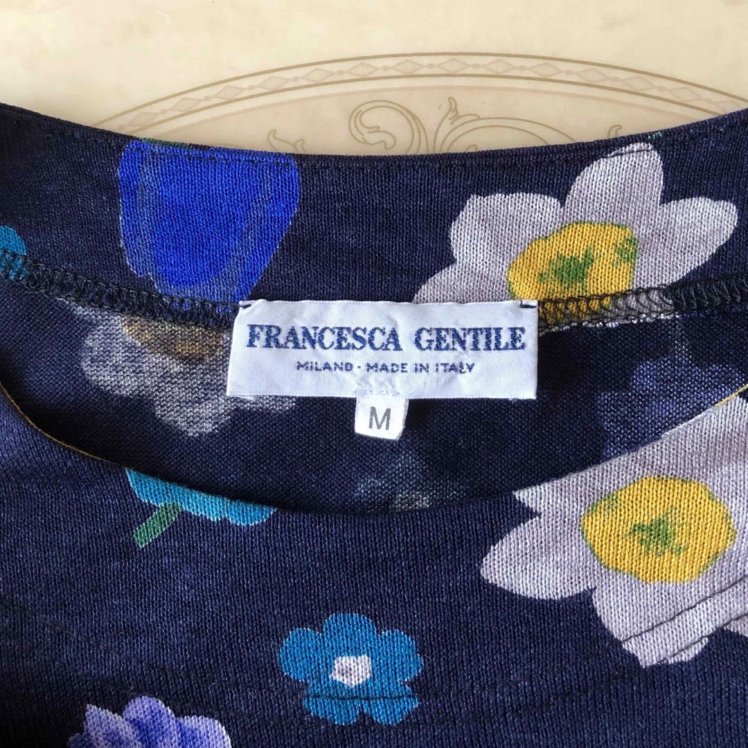 FRANCESCA GENTILE   花柄カットソー　ネイビー　サイズM レディースのトップス(カットソー(半袖/袖なし))の商品写真