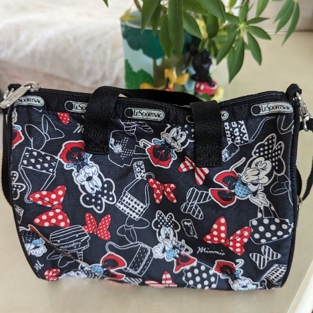 LeSportsac(レスポートサック)のレスポートサック   ボストンショルダーバッグ　ディズニー　ミニーズクローゼット レディースのバッグ(ショルダーバッグ)の商品写真