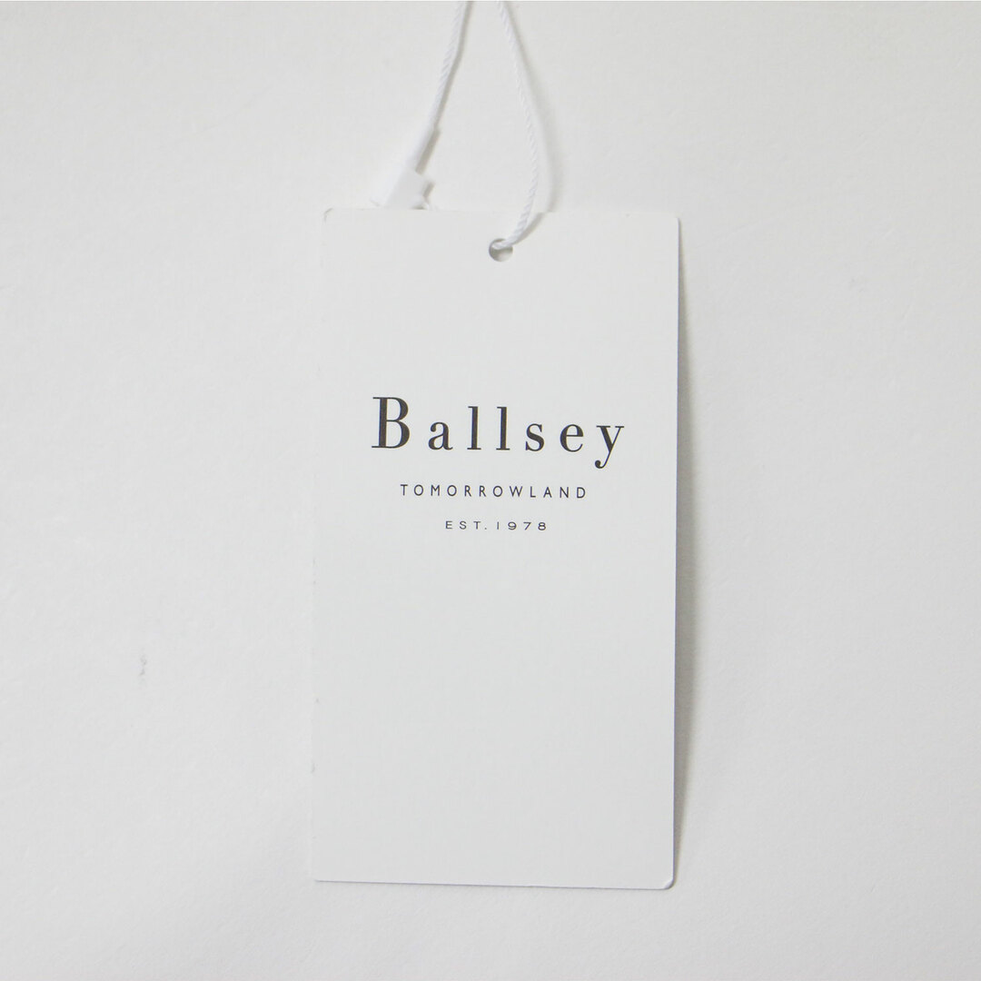 Ballsey(ボールジィ)の新品 Ballsey ボールジー ブラウス ホワイト 白 36(9号) コットン クルーネック フレンチスリーブ フリルスリーブ 半袖 トップス カットソー シャツ 春夏 日本製 シンプル オフィス カジュアル キレカジ フェミニン 大人 きれいめ 無地 【レディース】 レディースのトップス(シャツ/ブラウス(長袖/七分))の商品写真