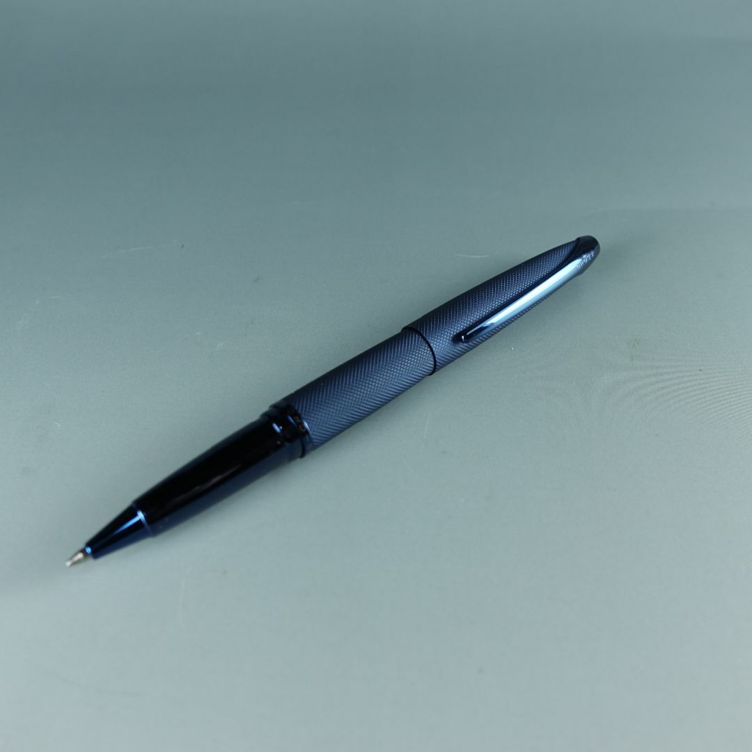 クロス ATX ダークブルー ボールペン インテリア/住まい/日用品の文房具(ペン/マーカー)の商品写真
