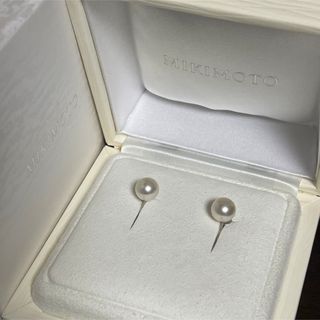 ミキモト(MIKIMOTO)の【美品】ミキモトイヤリングk18 8-8.1mm定価21.6万円(イヤリング)