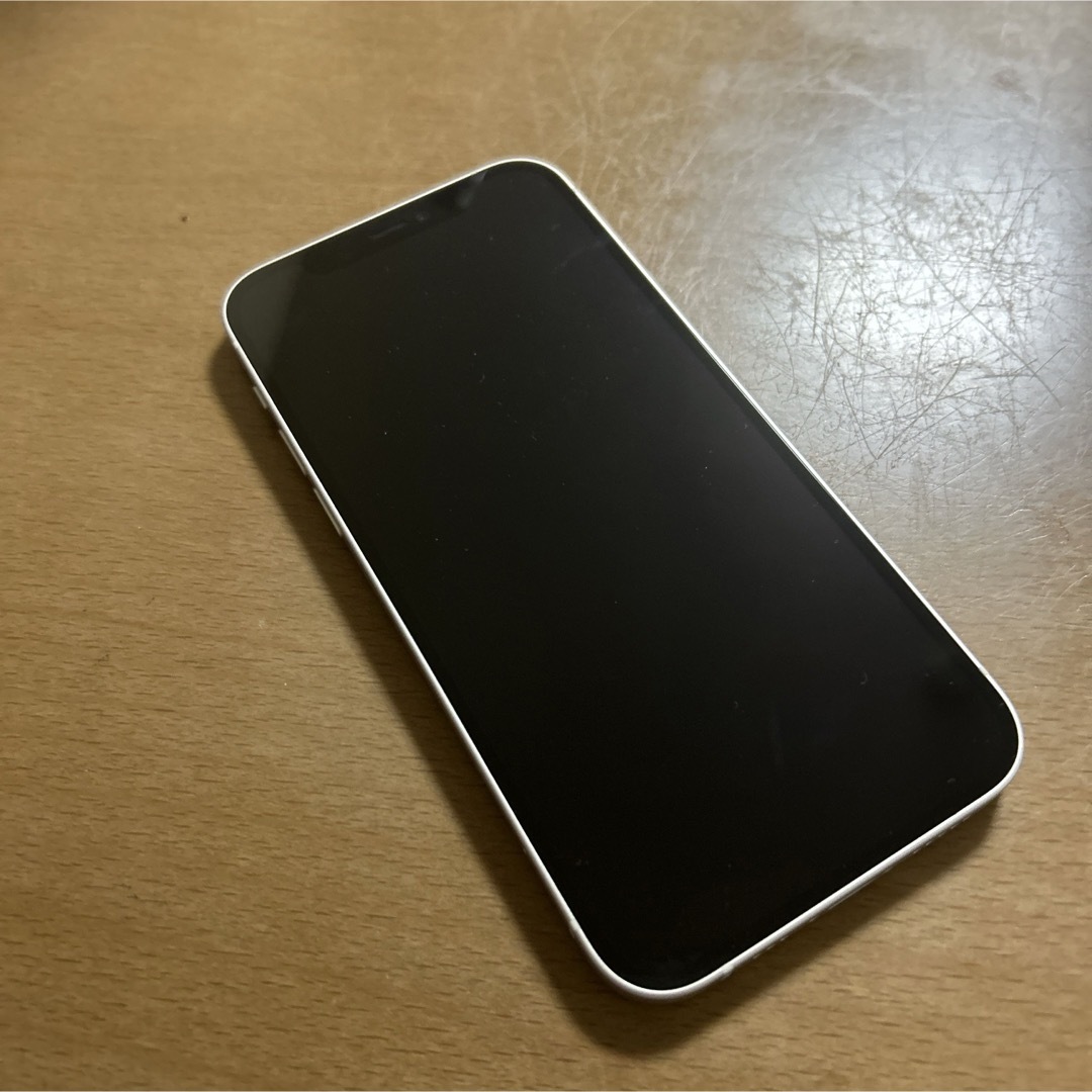 iPhone(アイフォーン)のアップル iPhone12 64GB ホワイト SIMフリー スマホ/家電/カメラのスマートフォン/携帯電話(スマートフォン本体)の商品写真