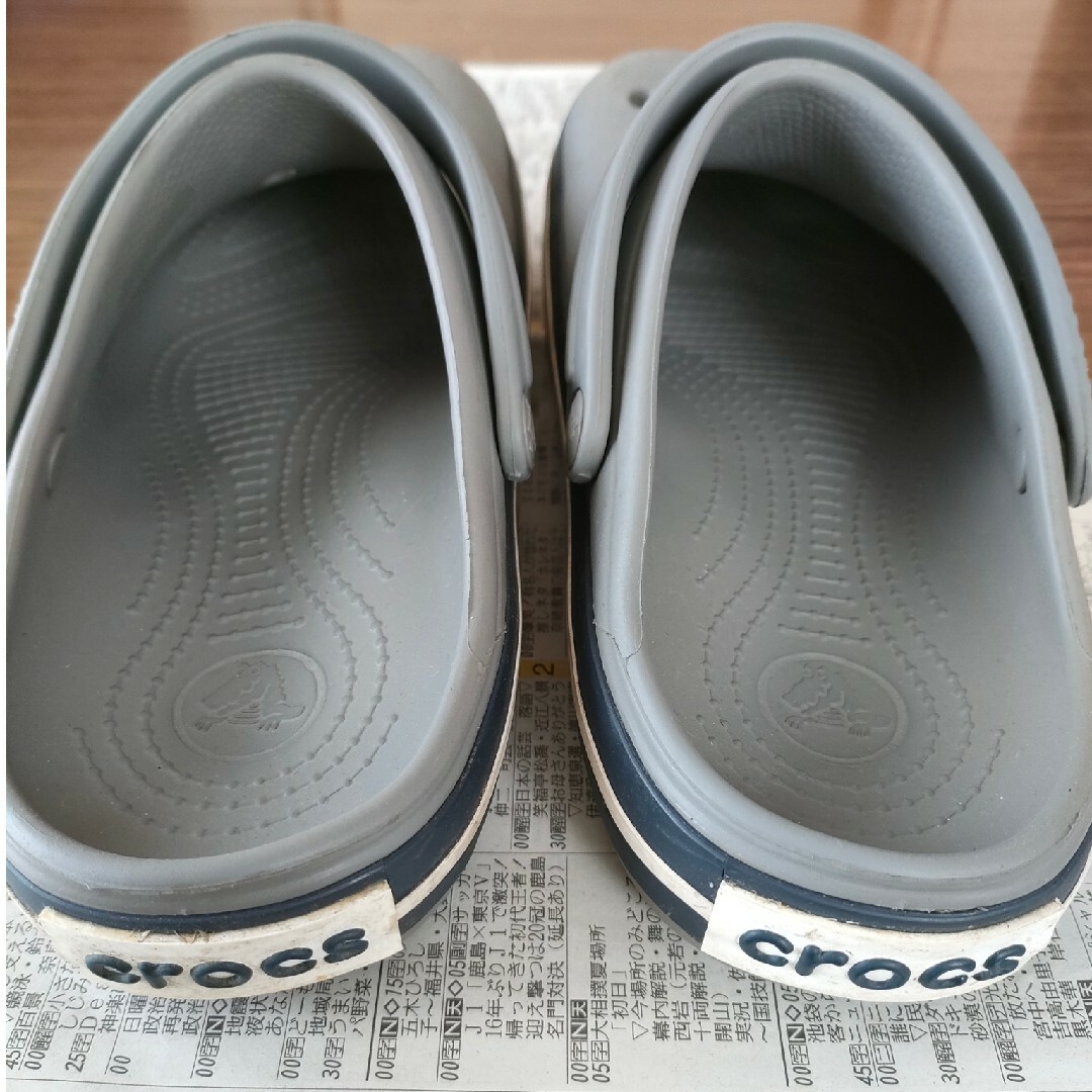 crocs(クロックス)のクロックス サンダル J6 24cm キッズ/ベビー/マタニティのキッズ靴/シューズ(15cm~)(サンダル)の商品写真