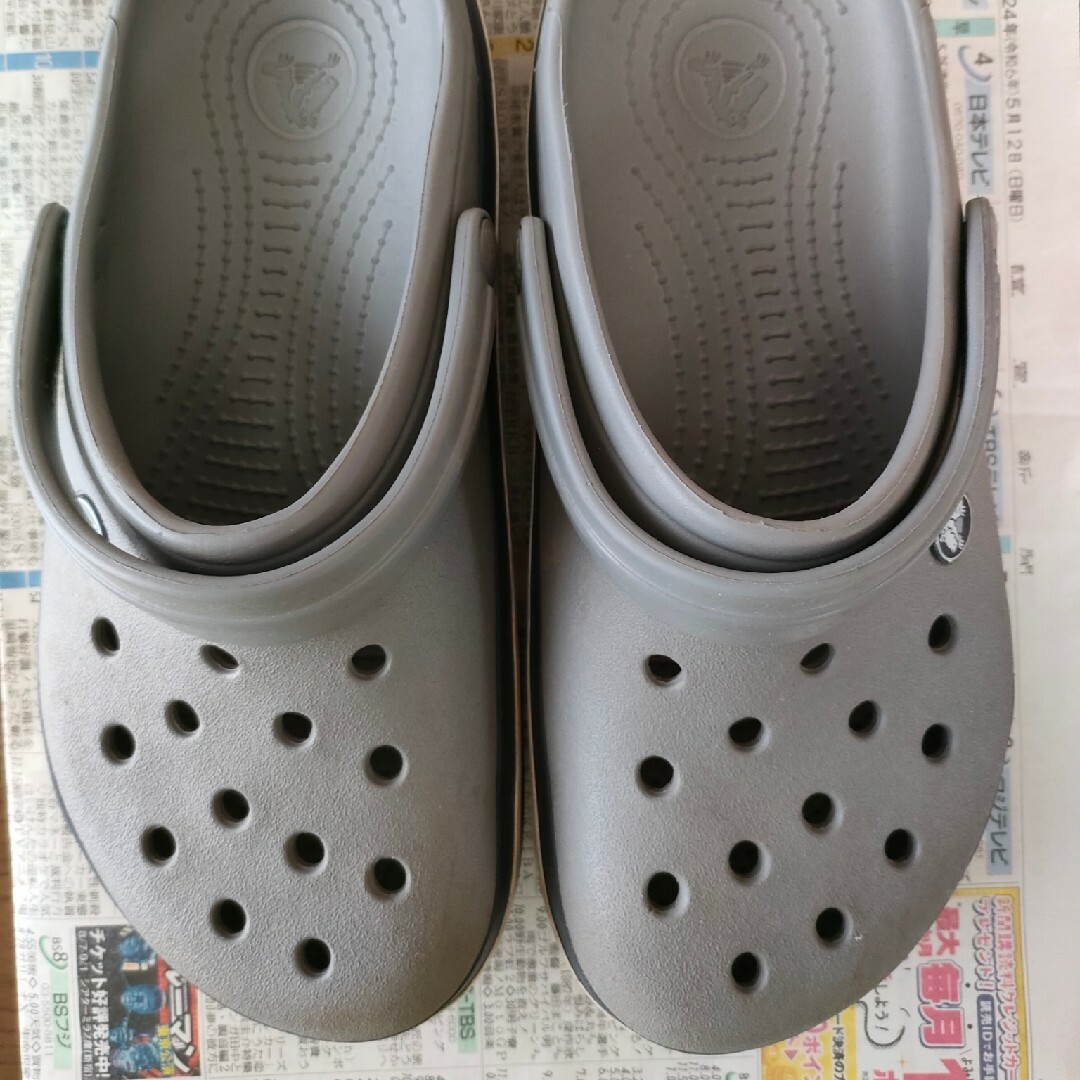 crocs(クロックス)のクロックス サンダル J6 24cm キッズ/ベビー/マタニティのキッズ靴/シューズ(15cm~)(サンダル)の商品写真