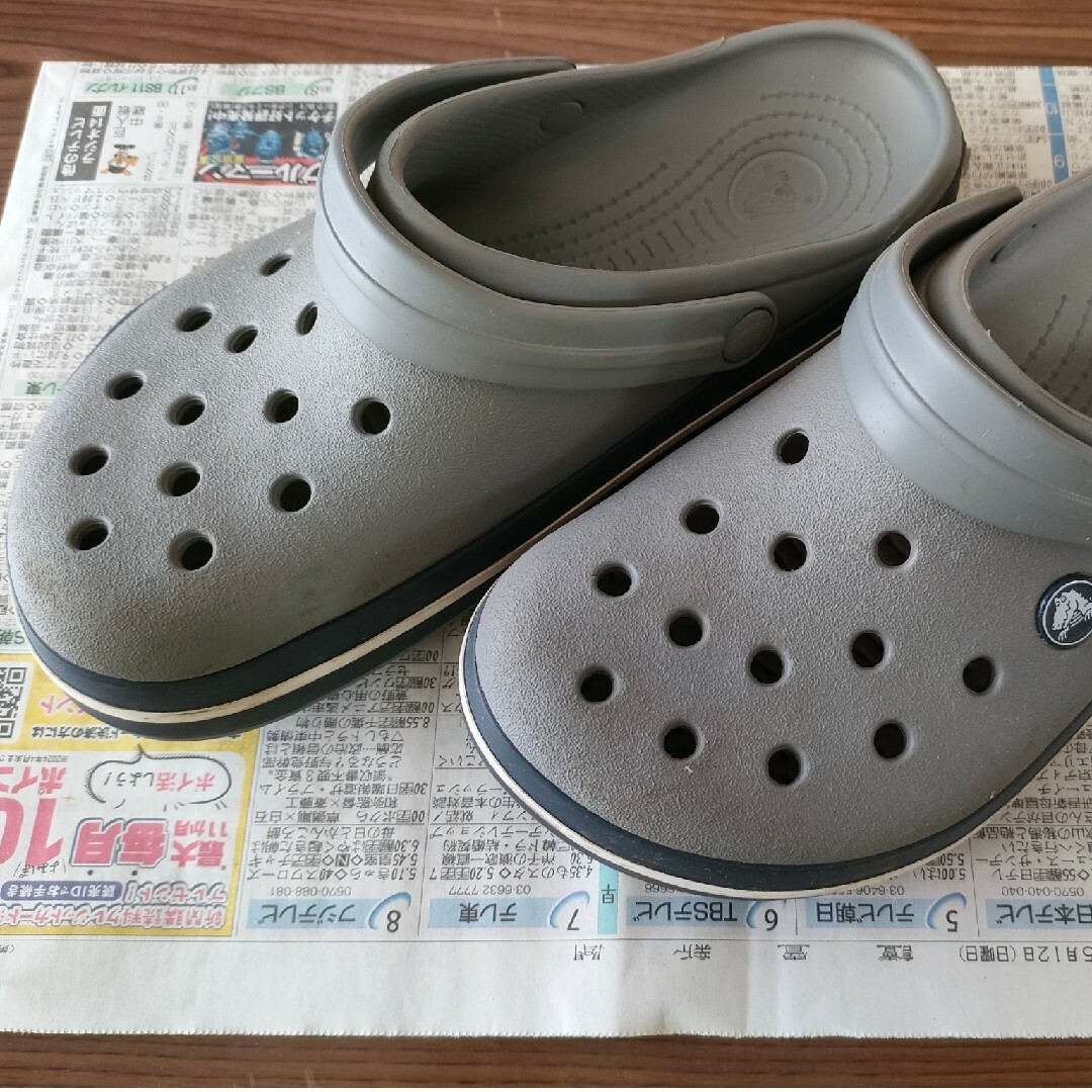 crocs(クロックス)のクロックス サンダル J6 24cm キッズ/ベビー/マタニティのキッズ靴/シューズ(15cm~)(サンダル)の商品写真