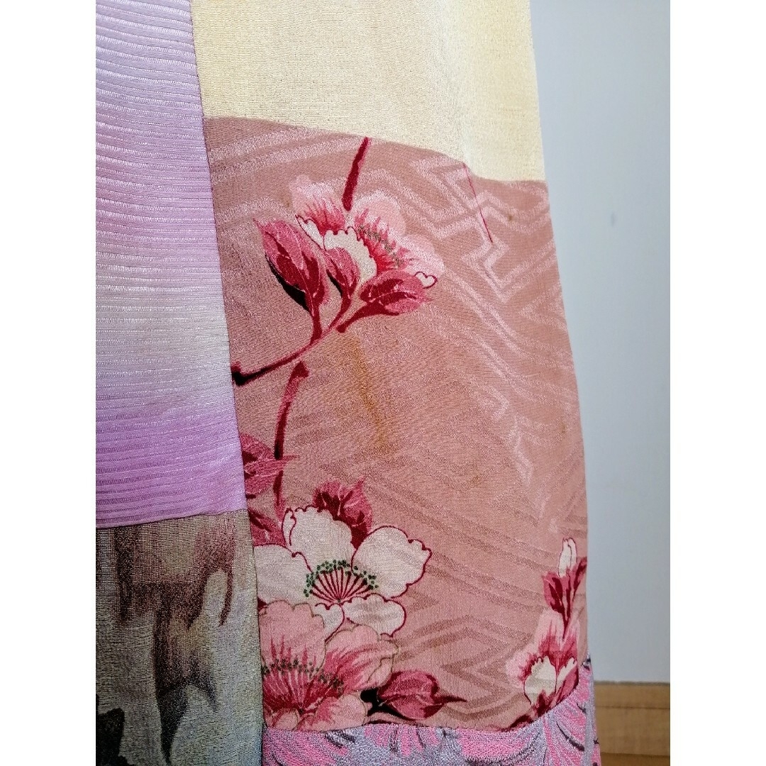 絹などの着物リメイク●パッチワーク ギャザーロングスカート●花モチーフ、花柄 レディースのスカート(ロングスカート)の商品写真