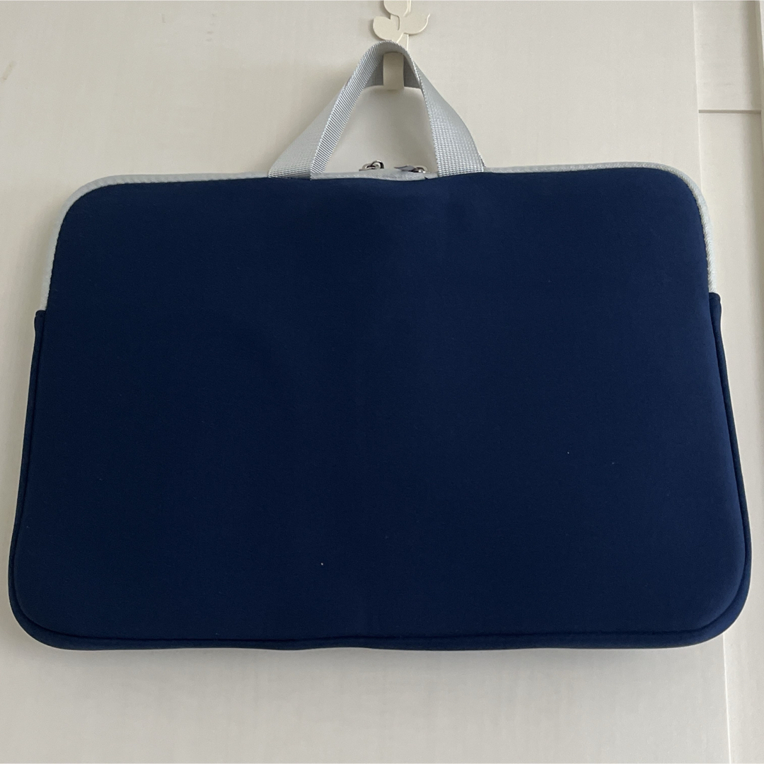 新品　タブレットクッションバッグ　PC iPad 薄型　手提げかばん　レッスン レディースのバッグ(トートバッグ)の商品写真