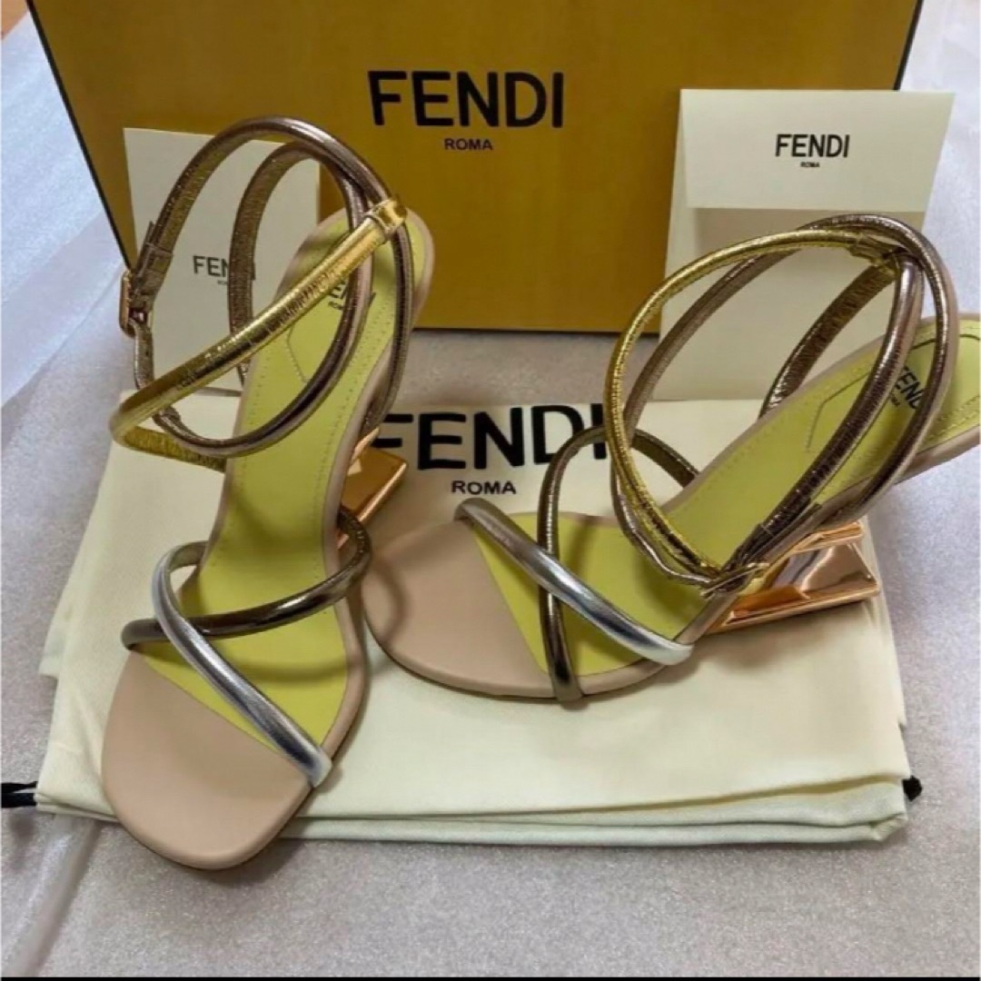 FENDI(フェンディ)のFENDI フェンディファースト シルバーナッパレザーハイヒールサンダル レディースの靴/シューズ(ハイヒール/パンプス)の商品写真