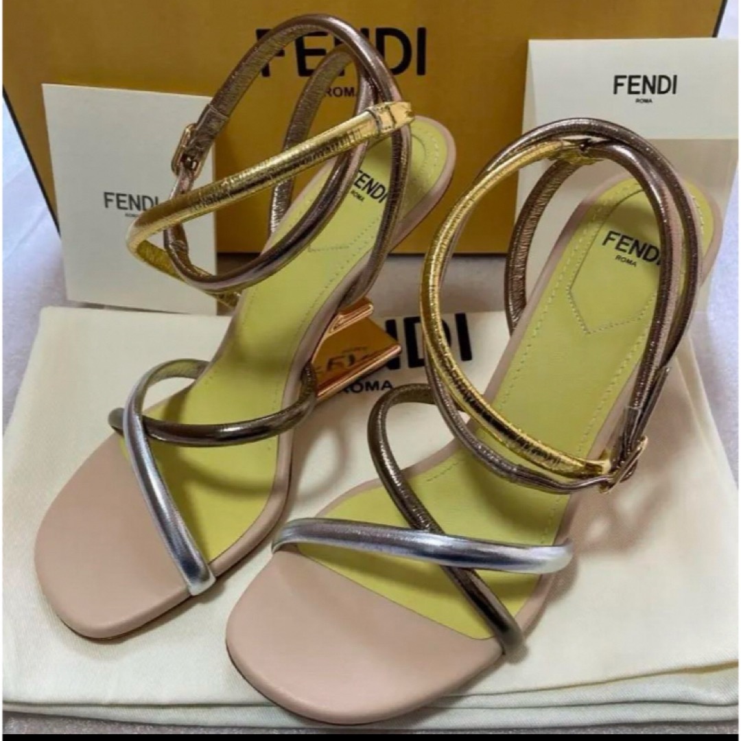 FENDI(フェンディ)のFENDI フェンディファースト シルバーナッパレザーハイヒールサンダル レディースの靴/シューズ(ハイヒール/パンプス)の商品写真