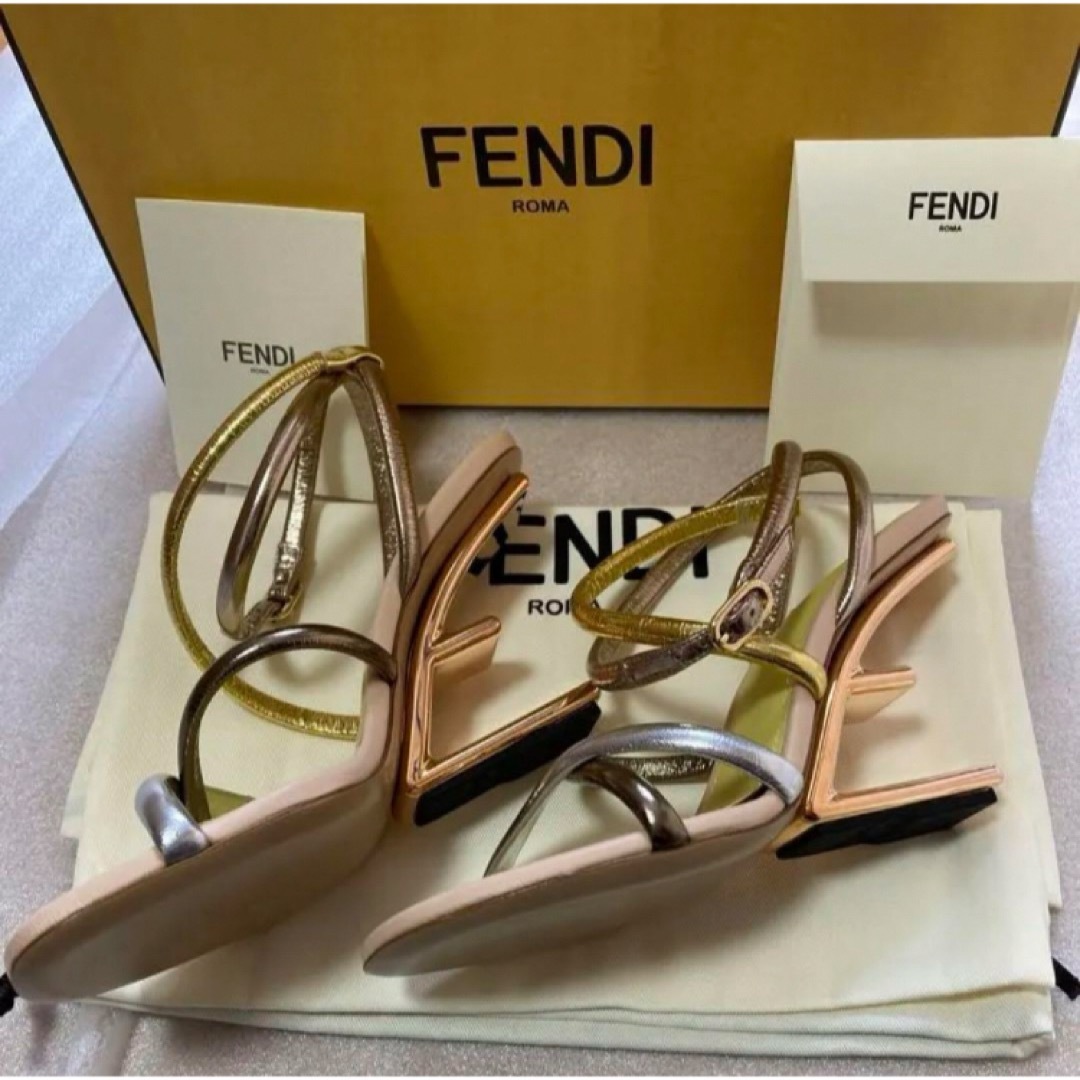 FENDI(フェンディ)のFENDI フェンディファースト シルバーナッパレザーハイヒールサンダル レディースの靴/シューズ(ハイヒール/パンプス)の商品写真