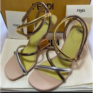 フェンディ(FENDI)のFENDI フェンディファースト シルバーナッパレザーハイヒールサンダル(ハイヒール/パンプス)