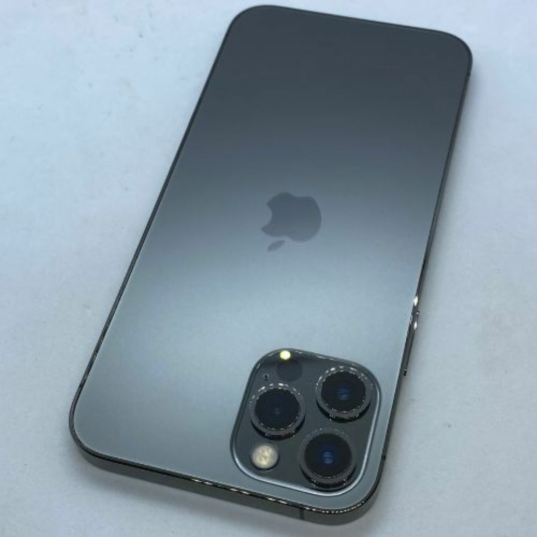 Apple(アップル)の【中古品】iPhone 12 Pro docomo SIMロック解除済 128GB MGM53JA グラファイト スマホ/家電/カメラのスマートフォン/携帯電話(スマートフォン本体)の商品写真