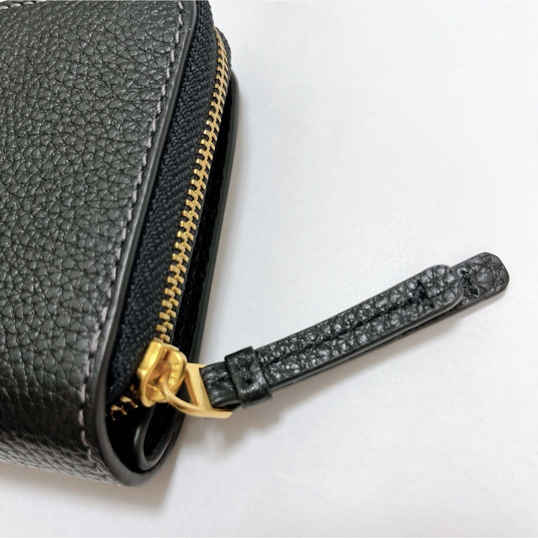 Tory Burch(トリーバーチ)の未使用　トリーバーチ　財布　ブランド　ショップバック　二つ折り　小さめ　皮 レディースのファッション小物(財布)の商品写真