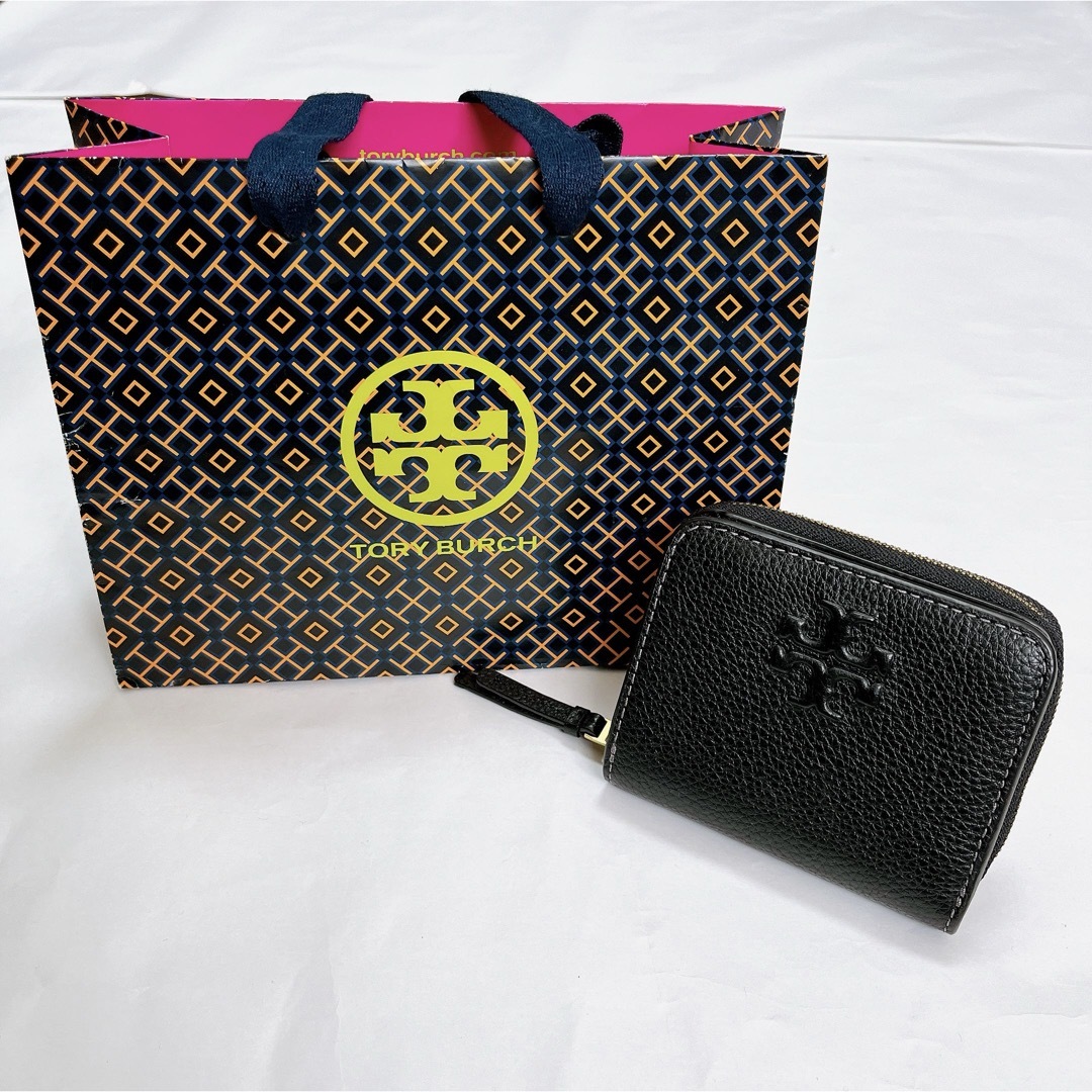 Tory Burch(トリーバーチ)の未使用　トリーバーチ　財布　ブランド　ショップバック　二つ折り　小さめ　皮 レディースのファッション小物(財布)の商品写真