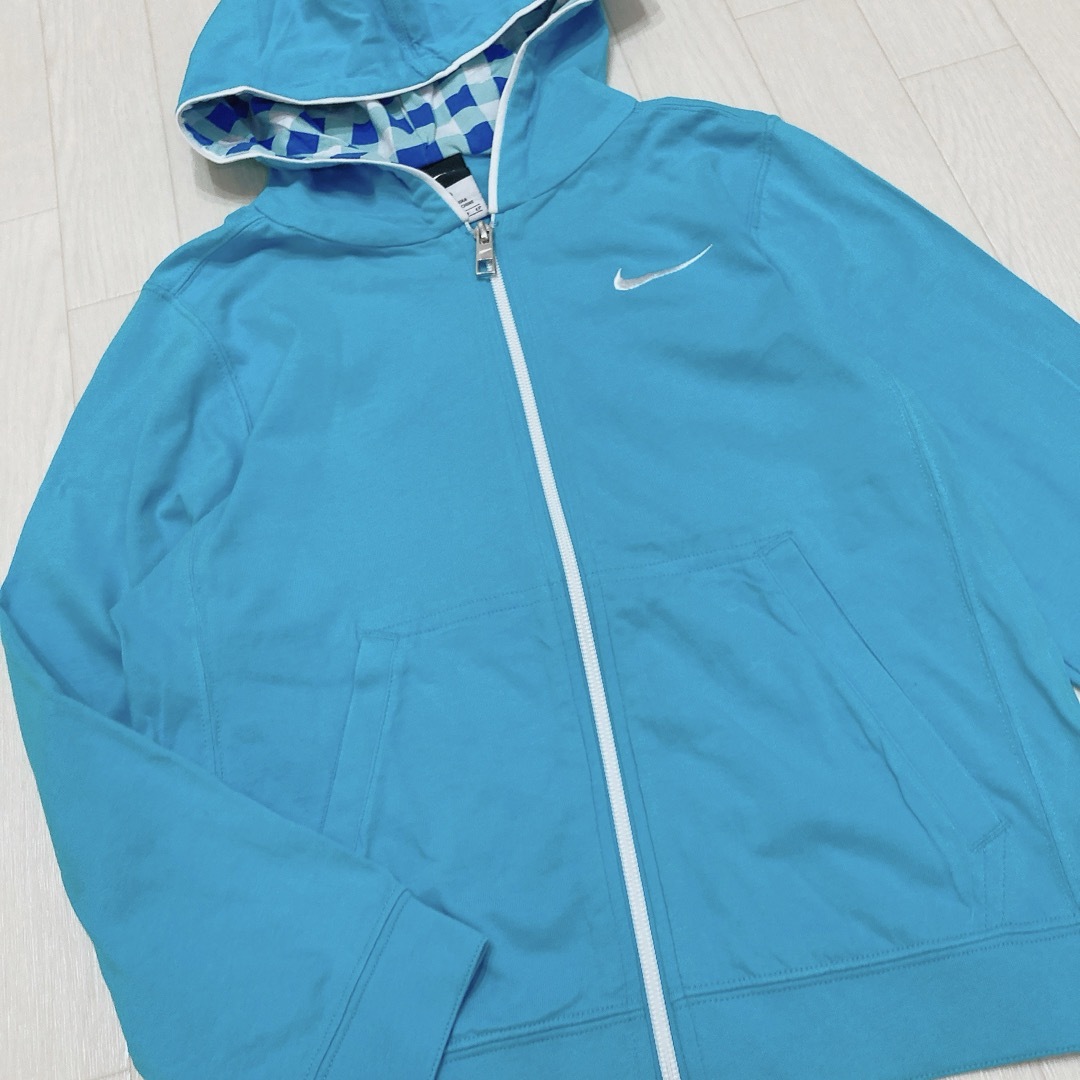 NIKE(ナイキ)のNIKE ナイキ　パーカー　薄手　長袖　130 キッズ/ベビー/マタニティのキッズ服女の子用(90cm~)(ジャケット/上着)の商品写真