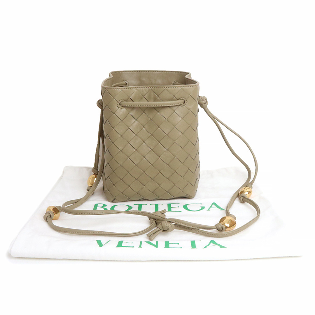 Bottega Veneta(ボッテガヴェネタ)のボッテガヴェネタ イントレチャート スモール バケット ショルダーバッグ 斜め掛け カーフスキン レザー トープ ベージュ ゴールド金具 717432 BOTTEGA VENETA（新品・未使用品） レディースのバッグ(ショルダーバッグ)の商品写真