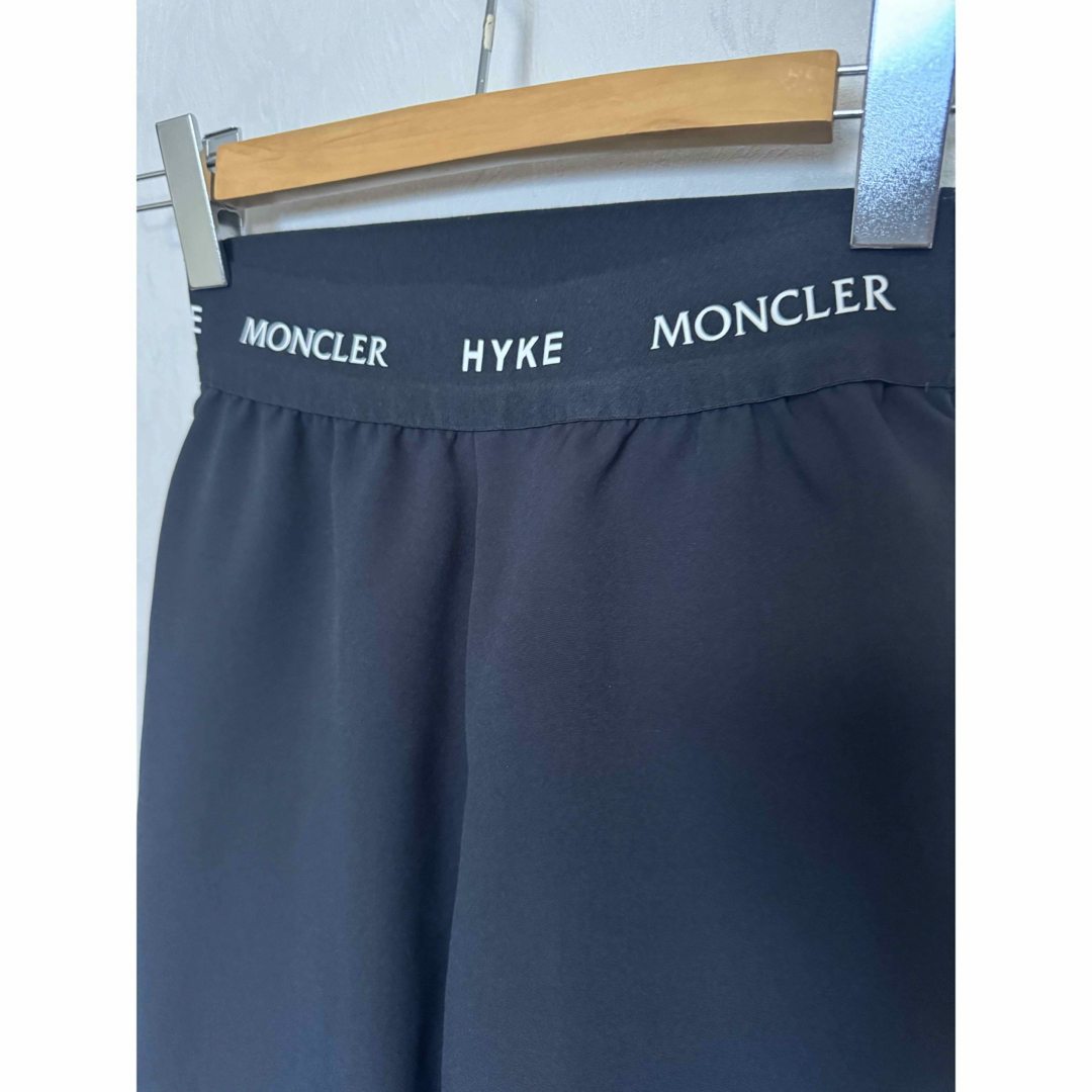 MONCLER(モンクレール)のMONCLER HYKE 38 Mサイズ ブラック パンツ タイツ レギンス レディースのパンツ(その他)の商品写真