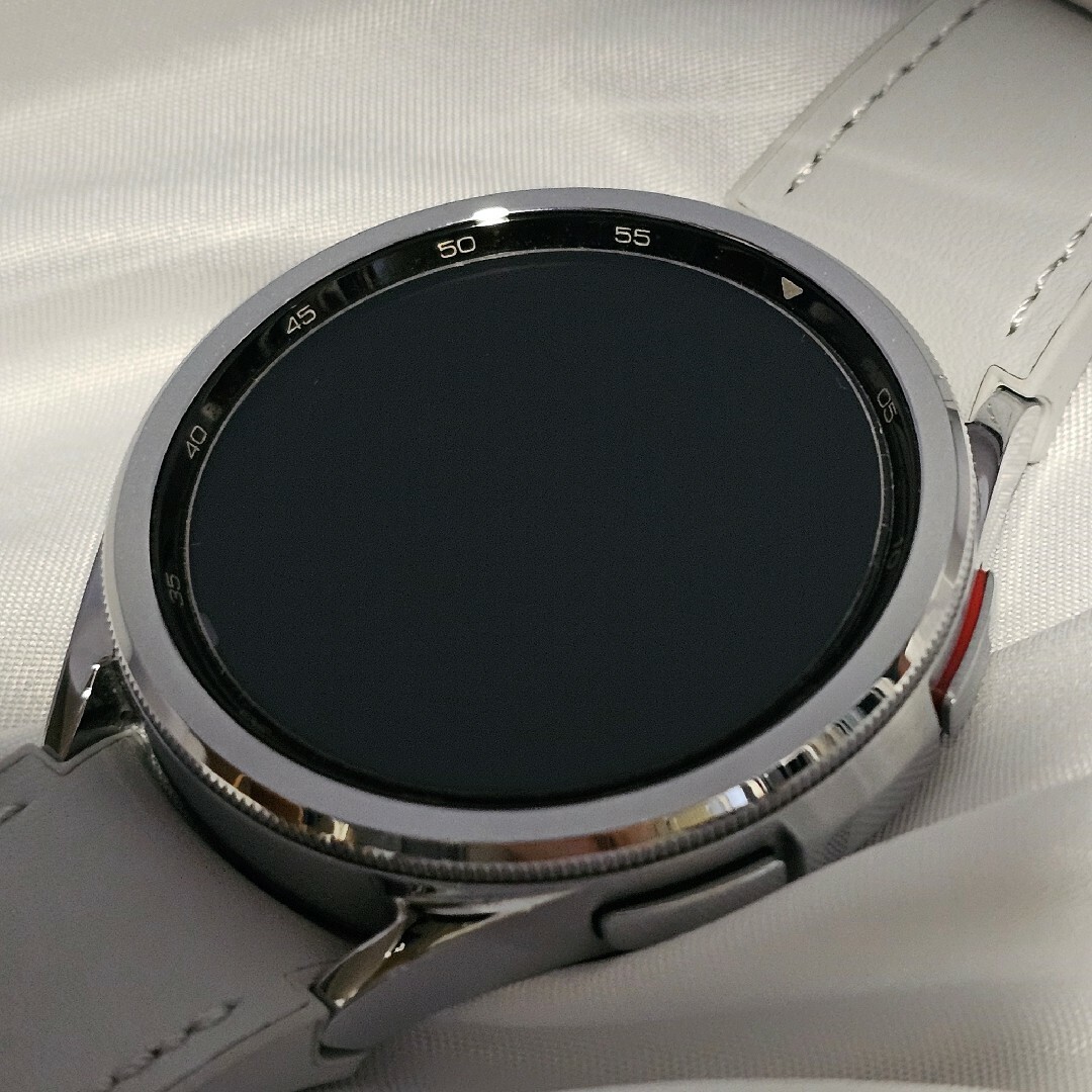 Galaxy(ギャラクシー)のGalaxy Watch 6 Classic 47mm シルバー 国内版 メンズの時計(腕時計(デジタル))の商品写真